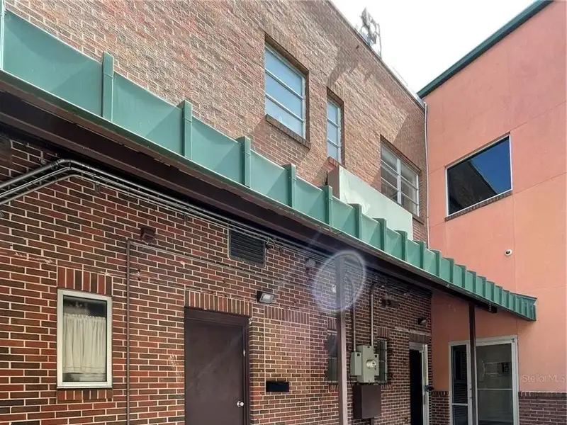 Prime Downtown Commercial Space on University Avenue with Experience Rooms and High Foot Traffic