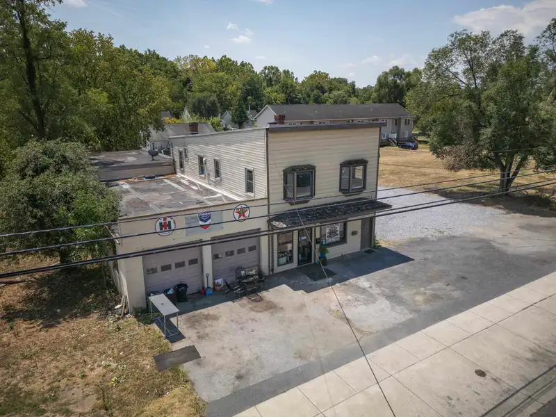 Mixed-use Property in Elkton: Antique Store with 3-bedroom Apartment and Ample Parking
