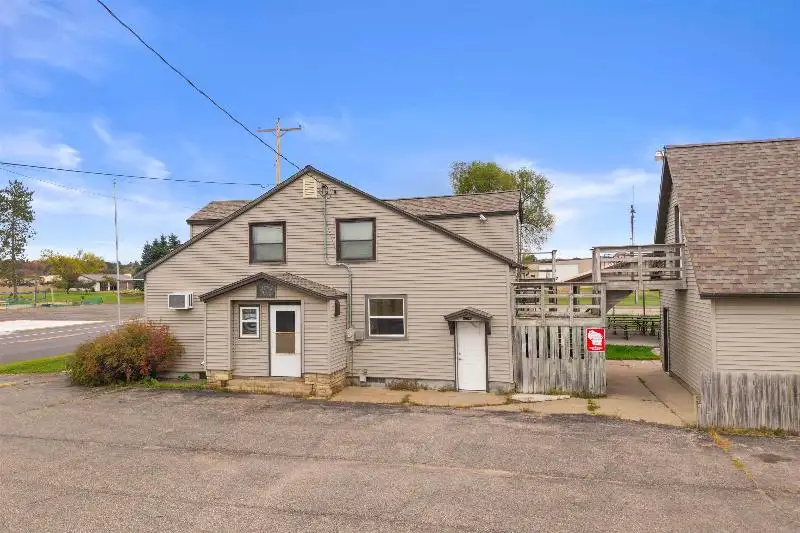 Established Bar and Restaurant with Living Quarters in Stevens Point Area