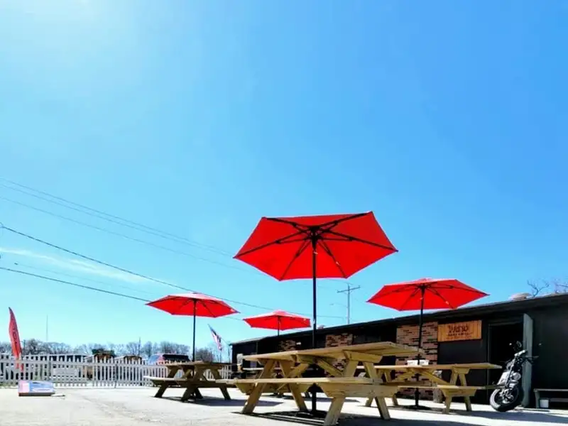 Established Bar and Grill with Outdoor Stage in Prime Location Near Factories