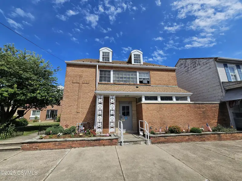 14-unit Residential Building with Shared Facilities and On-site Laundry