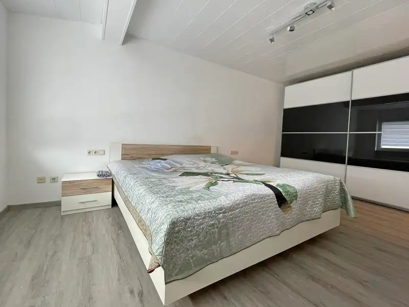 Modernized Detached House with Commercial Space in Family-friendly Location