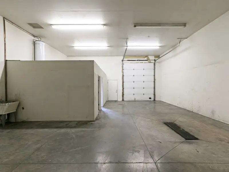 Large 30'x40' Shop with Office and Storage Near N Reserve and Interstate 90