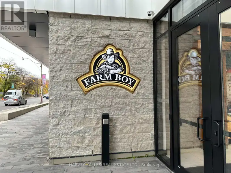 Prime Retail Space in Town Mall Near Yonge Street with High Foot Traffic