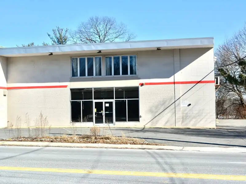 Freestanding 8,620 Sf Building with Onsite Parking in Prime Location