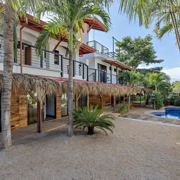 10 UNIT HOTEL BY THE LANGOSTA BEACH