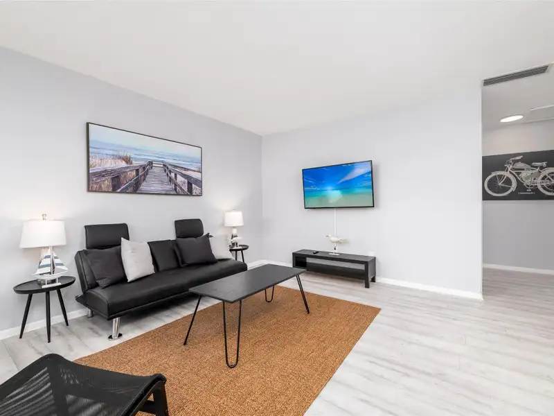 Turnkey 6-unit Airbnb Property in Prime Wilton Manors - Fully Renovated and Furnished
