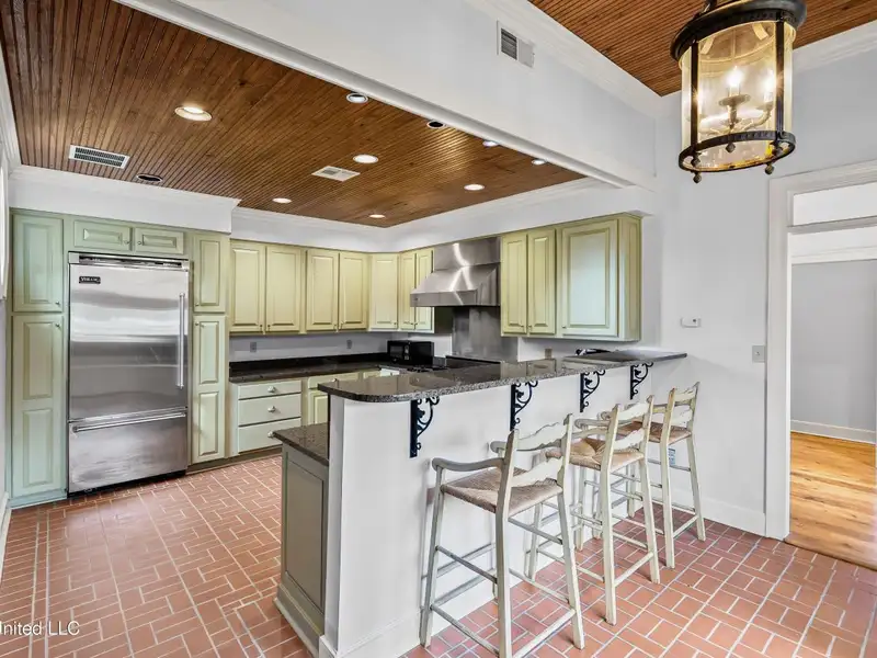 Versatile Office Space with Conference Room and Kitchen in Downtown Tunica