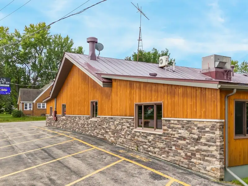 Mixed-use Commercial Property with Bowling Alley, Bar, Restaurant, and Apartments in Poy Sippi