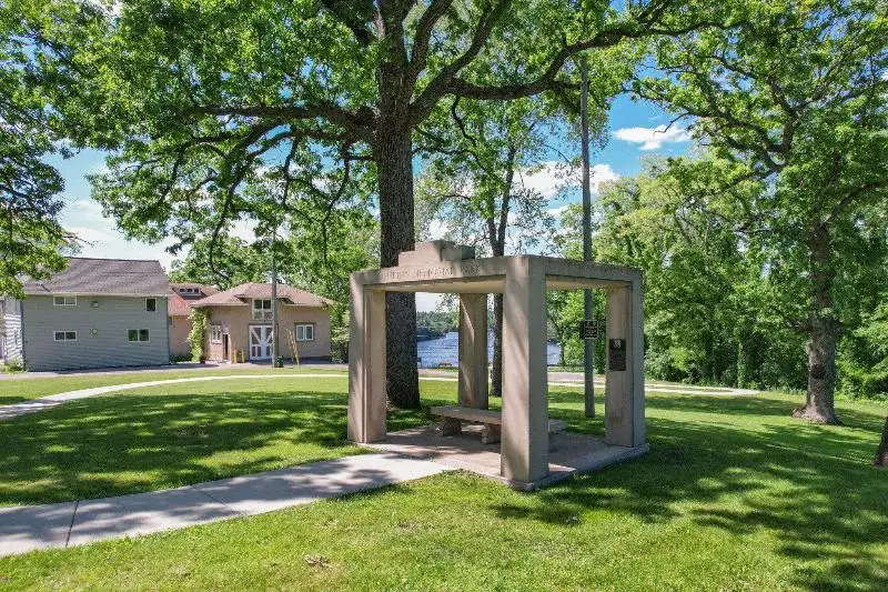 Turnkey B&b and Event Center in Wisconsin Dells with 17 Guest Suites
