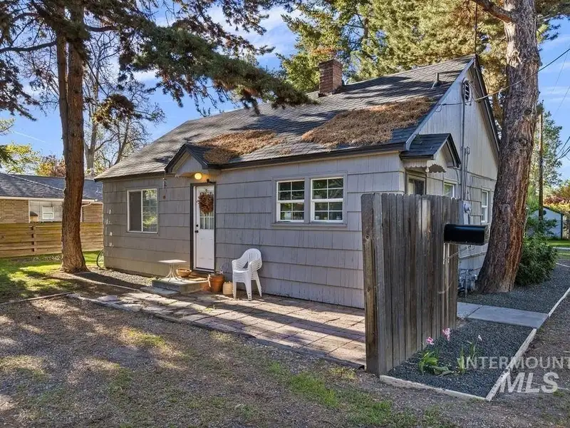 Unique Duplex and Bungalows in Boise Bench on over Half an Acre