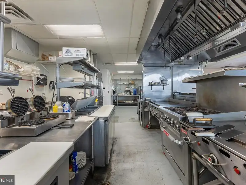 Turnkey Restaurant with Outdoor Dining and Apartment in Wildwood Crest Business District