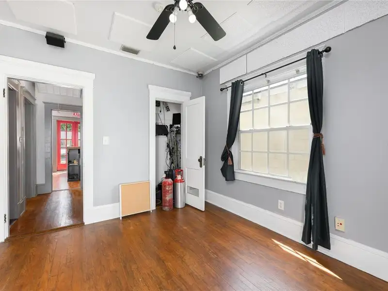 Distinctive Commercial Property in Historic Uptown Mount Dora with Flexible Layout