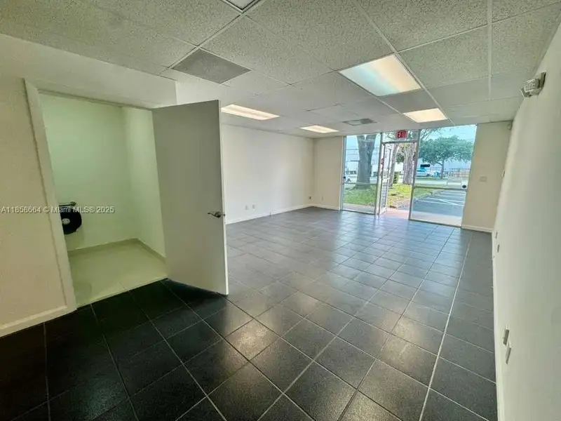 Modern Versatile Commercial Space for Lease in Doral, Fl with Ample Parking