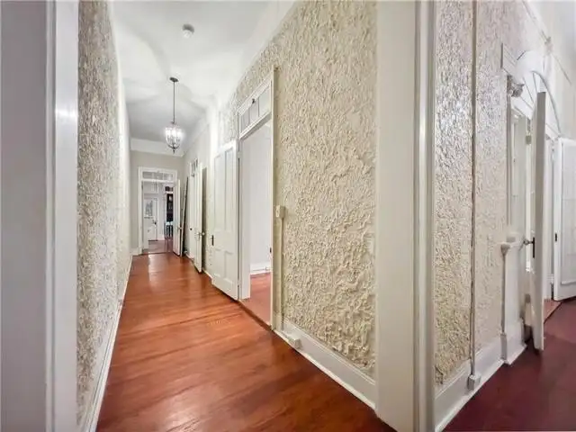 Versatile Mixed-use Property in Prime French Quarter Location