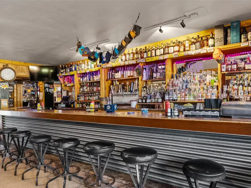 Historic Del's Bar & Grill: Profitable Lakeside Business in Somers, Mt with Liquor License