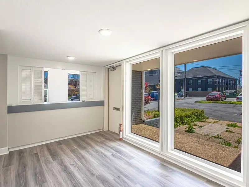 Remodeled Commercial Building Near I-630, Downtown Little Rock – Ideal for Office or Apartment