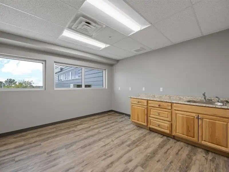 Second Floor Office Space in Upscale Center, Cedar Rapids – Flexible Layout, High Traffic Area