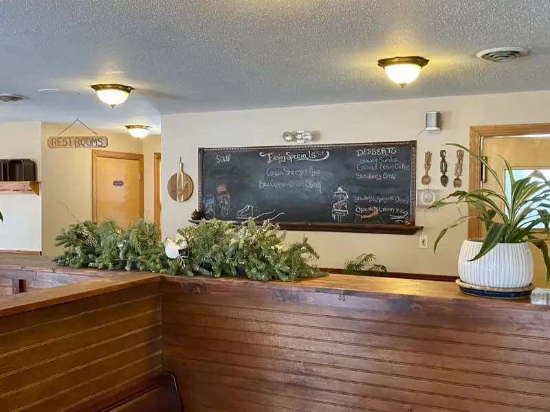 Turnkey Restaurant Opportunity in High-traffic Woodsville/haverhill, Nh with Growth Potential