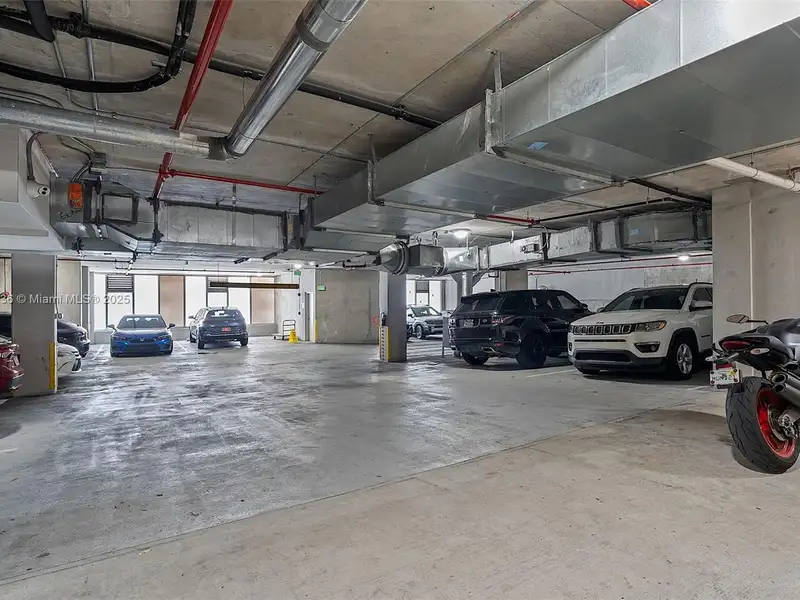 85sf Professional Office Space with City Views Near I95 and Brickell