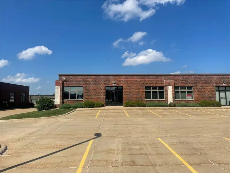 Office Space for Lease in Hiawatha Office Park with Off-street Parking and Amenities
