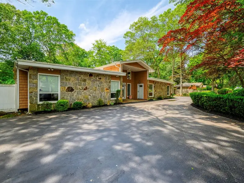 Unique Multi-use Property with Dental Practice and 2+ Bedroom Apartment in Prime Location
