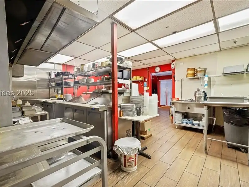Mid-island Restaurant for Sale Near Palmetto Dunes with Outdoor Dining Area