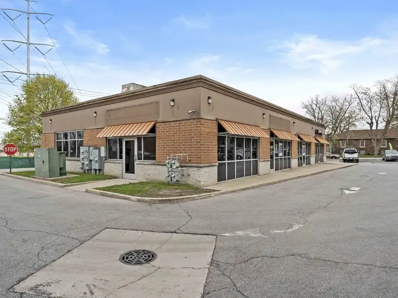 Multi-tenant Retail/office Space for Lease in Highland, in with Flexible Layout Options