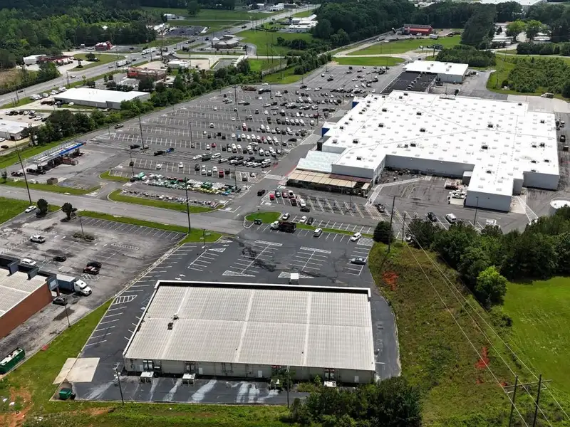 Commercial Strip Center on 3 Acres in Lafayette, Ga Near Walmart Supercenter