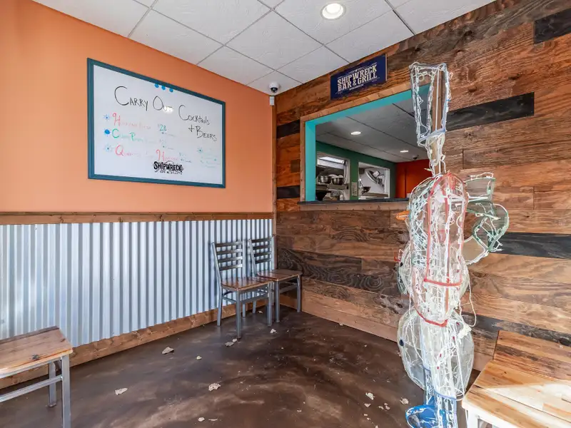Renovated Commercial Building with Land for Sale in Central Location, Ideal for Restaurant