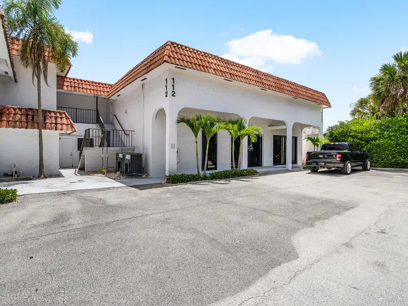 Mixed-use Office Building Investment Opportunity in Jupiter, Fl