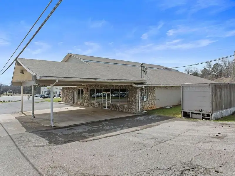 Versatile 8,370 Sqft Property with Storage and Kitchen Near Interstate