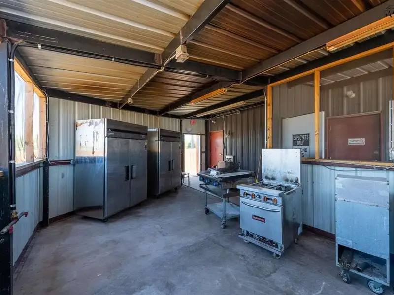Prime Restaurant/bar on 1.24 Acres with Ample Parking and Outdoor Dining