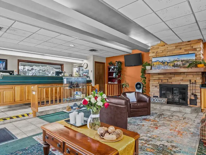 Investment Opportunity: Four Suite B&b in Montrose, Colorado with 7.2% Projected Cap Rate
