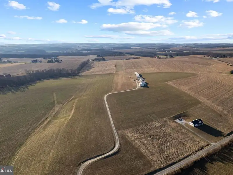 Baublitz Commercial Airport: 10 Acres with Hangars and Income Opportunities in York County, Pa