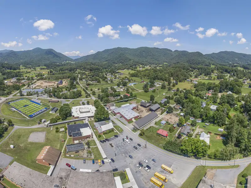 Mixed-use Industrial Property with Office, Storage, and Apartments in Bethel, Nc