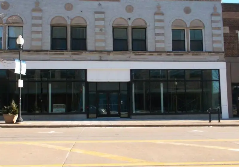 Flexible Commercial Space for Lease in Downtown Oshkosh - 6600+ Sf