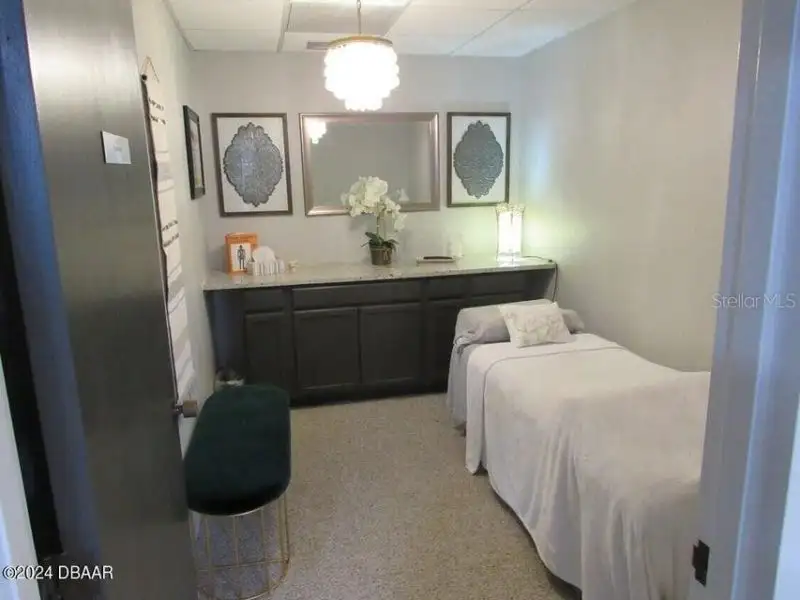 Renovated Medical Suite in Granada Oaks Building, Ormond Beach - 1632 Sf Turnkey Opportunity