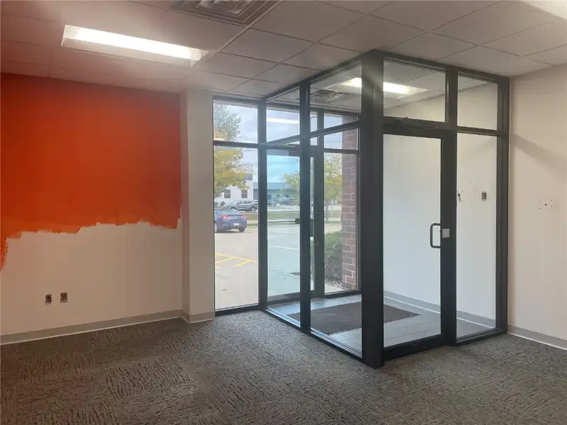 Office Space for Lease in Hiawatha Office Park with Off-street Parking and Amenities