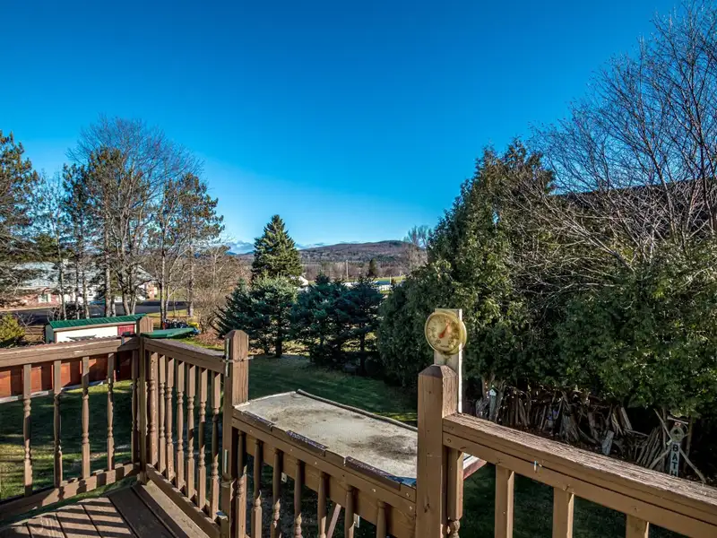 Du Bee Inn: Versatile Bed-and-breakfast with Mountain Views in the Great North Woods