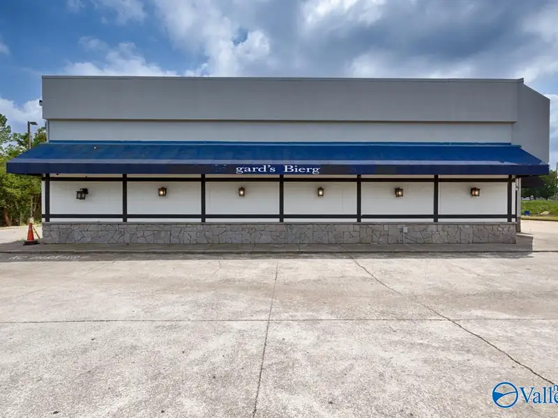 Commercial Property in Mid City Huntsville - Versatile Space with Kitchen and Offices
