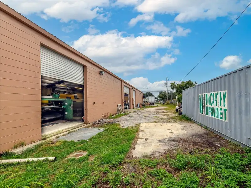 Masonry Warehouse with Office and Six Bay Doors in Drew Park