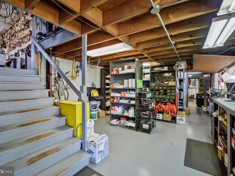 Mixed-use Commercial Building on Congress Street, New Market - 9,940 Sq Ft with Expansion Potential