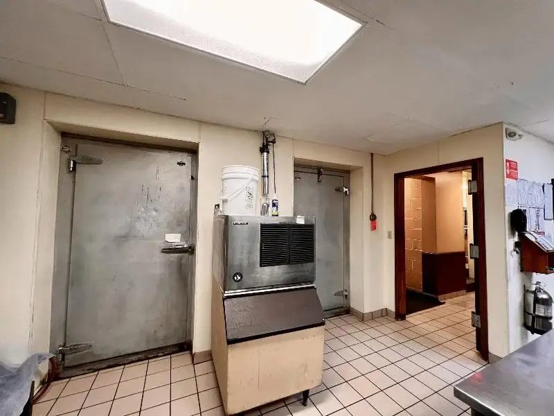 Established Supper Club with Apartment in Berlin - 50 Years of Community Legacy