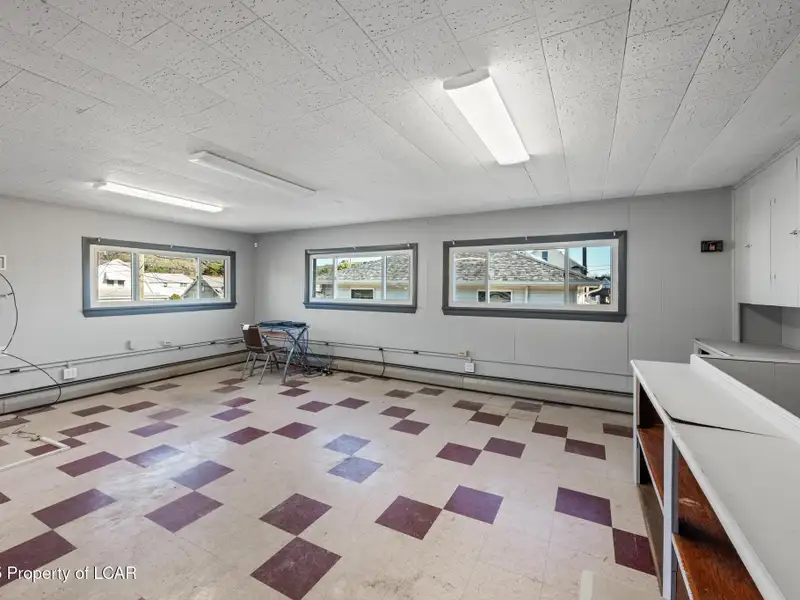 8,000+ Sq Ft Versatile Building in Central Wyoming Near Wyoming Ave