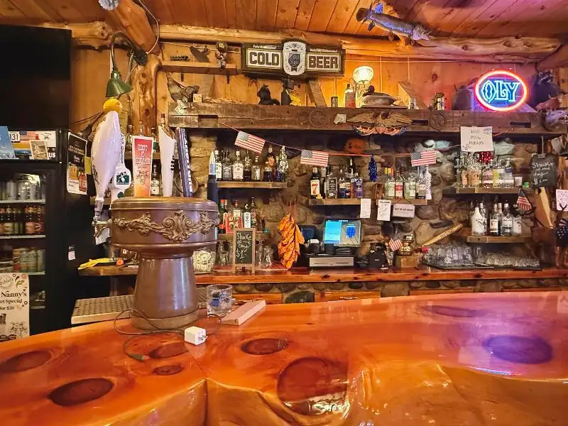 Turnkey Lodge-style Investment Opportunity in Berlin with Unique Interior and Bar