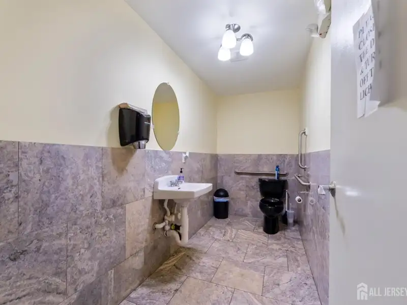 Renovated 3,345 Sf Medical Condo in Ferris Plaza, East Brunswick