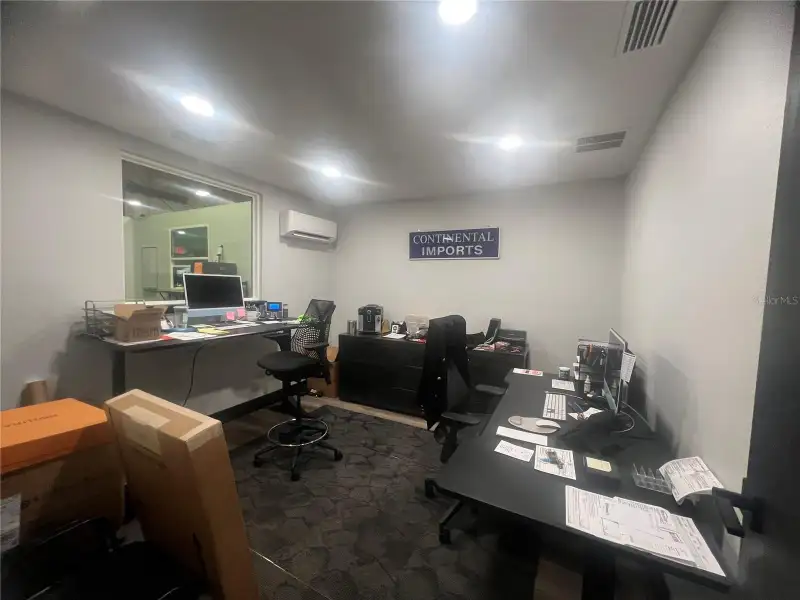 Income-producing Investment Property on South Main Street, 6.05 Acres with Diverse Tenants
