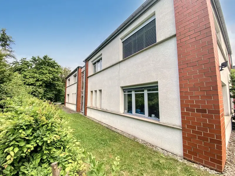 Versatile Commercial Property with Geology Laboratory in 2,800 M² Plot, Good Rental Income