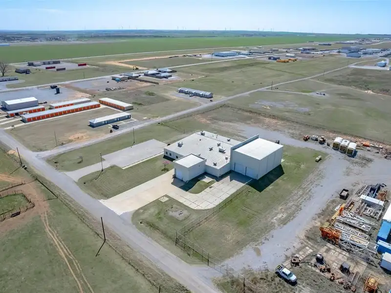 17,000 Sq Ft Versatile Industrial Facility on 402 Acres Near Oklahoma City